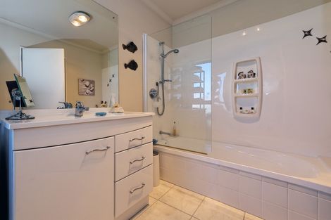 Photo of property in 37 Espalier Drive, Henderson, Auckland, 0612