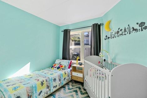 Photo of property in 136 Broderick Road, Johnsonville, Wellington, 6037