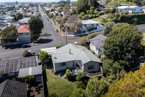 Photo of property in 62 Cutfield Road, New Plymouth, 4310