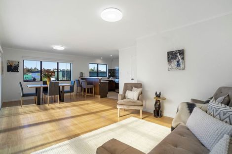 Photo of property in 1/63 Wellington Street, Howick, Auckland, 2014