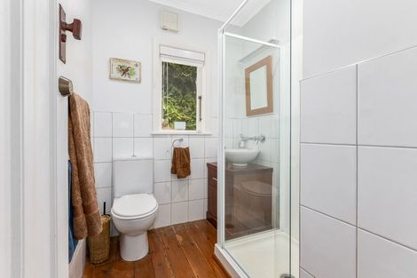 Photo of property in 39 Bayview Road, Paremata, Porirua, 5024