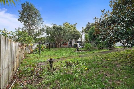 Photo of property in 17 Awaroa Road, Sunnyvale, Auckland, 0612