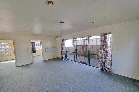 Photo of property in 10 Elvira Place, Ranui, Auckland, 0612