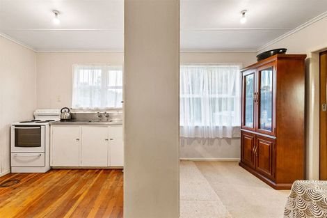 Photo of property in 18 Albert Road, Kelston, Auckland, 0602