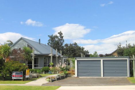 Photo of property in 4 Papaunahi Road, Bowentown, Waihi Beach, 3177