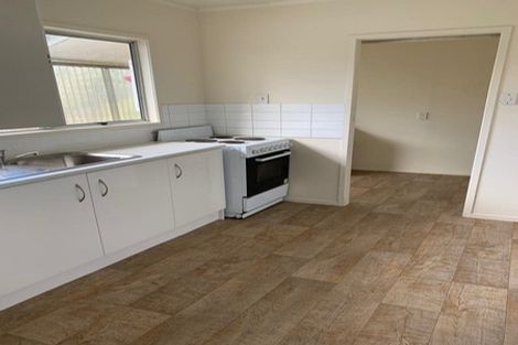 Photo of property in 12 Mile Place, Henderson, Auckland, 0612