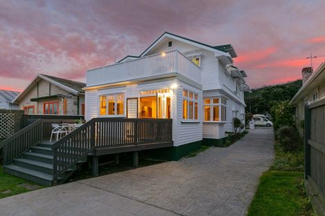 Photo of property in 255 The Parade, Island Bay, Wellington, 6023