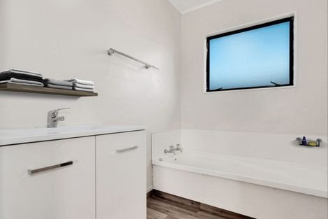 Photo of property in 25b Lyn Grove, Papamoa Beach, Papamoa, 3118