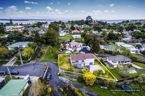 Photo of property in 36 Barron Drive, Green Bay, Auckland, 0604