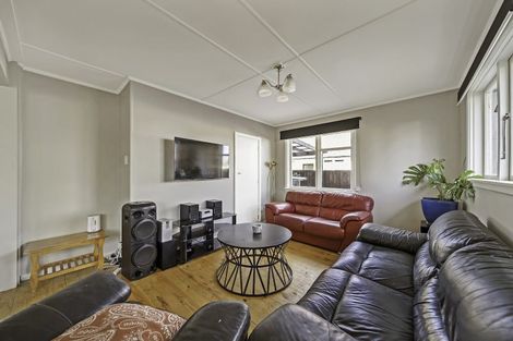 Photo of property in 6 Carisbrooke Street, Aranui, Christchurch, 8061