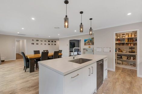 Photo of property in 1 Waimarama Court, Roslyn, Palmerston North, 4414