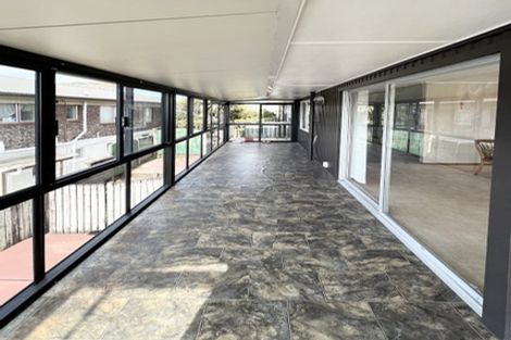 Photo of property in 33 Sartors Avenue, Northcross, Auckland, 0630