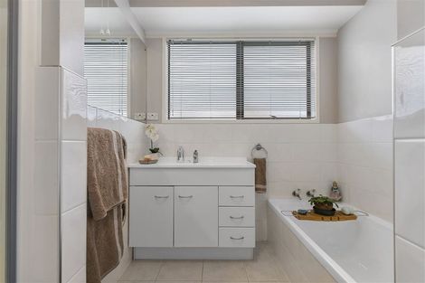 Photo of property in 41 Marendellas Drive, Bucklands Beach, Auckland, 2014