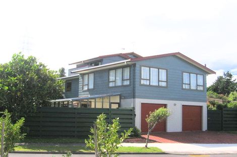 Photo of property in 19 John Witton Drive, Crofton Downs, Wellington, 6035