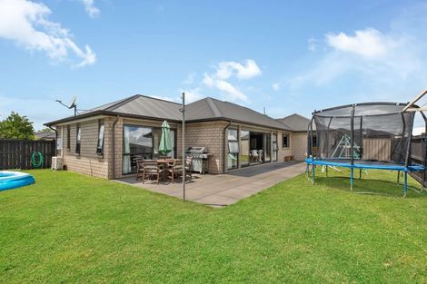 Photo of property in 31 Harbour Crest Drive, Waiuku, 2123
