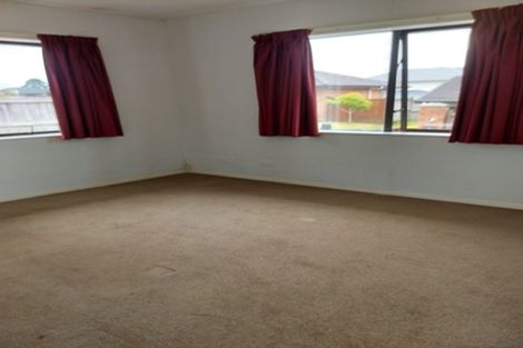 Photo of property in 9 Mcwhirters Farm Lane, Massey, Auckland, 0614