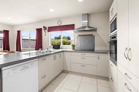 Photo of property in 2 Arthur Close, Clive, 4102