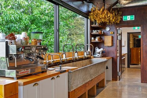 Photo of property in 376 Taiapa Road, Muriwai, Waimauku, 0881