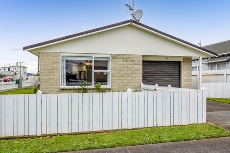 Photo of property in 11 Furlong Street, Hawera, 4610