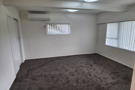 Photo of property in 623 Glenfield Road, Totara Vale, Auckland, 0629