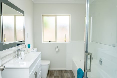 Photo of property in 5 Greta Banks Place, Wattle Downs, Auckland, 2103