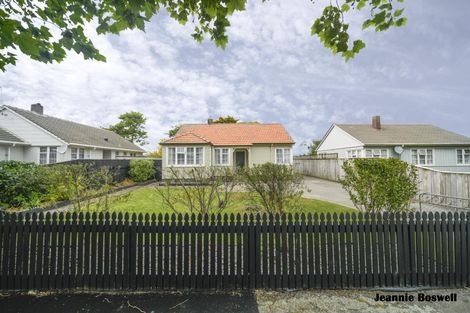 Photo of property in 654 Featherston Street, Roslyn, Palmerston North, 4414