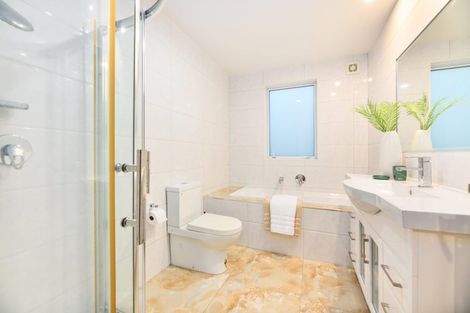 Photo of property in 4 San Casello Rise, Henderson, Auckland, 0612