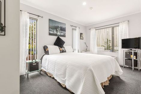 Photo of property in 52 Hewlett Road, Massey, Auckland, 0614