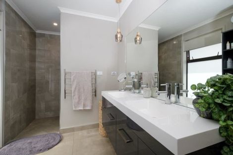 Photo of property in 28 Peters Lane, Taupaki, Henderson, 0782