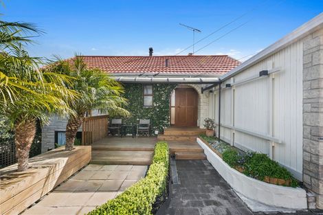 Photo of property in 60 Beach Road, Mellons Bay, Auckland, 2014