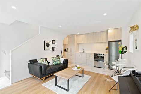 Photo of property in 87a Beach Road, Te Atatu Peninsula, 0610