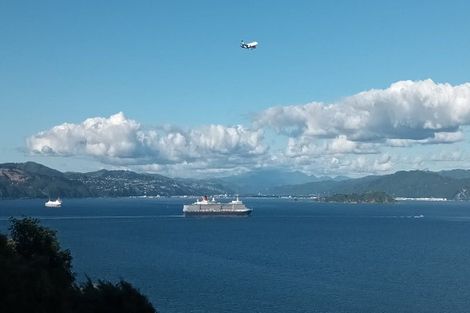 Photo of property in 2/148 Evans Bay Parade, Roseneath, Wellington, 6021