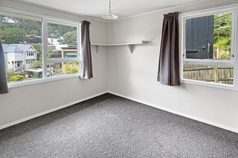 Photo of property in 32 Ngaio Road, Kelburn, Wellington, 6012