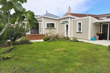 Photo of property in 128 Derwent Street, Island Bay, Wellington, 6023