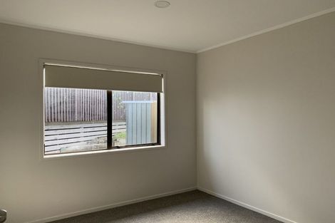 Photo of property in 8 Kayle Glen, West Harbour, Auckland, 0618
