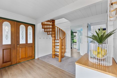 Photo of property in 71 Heta Road, Highlands Park, New Plymouth, 4312