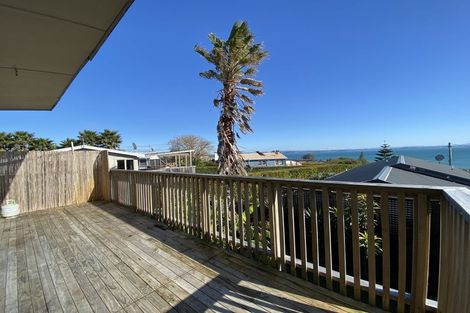 Photo of property in 1412 Whangaparaoa Road, Army Bay, Whangaparaoa, 0930
