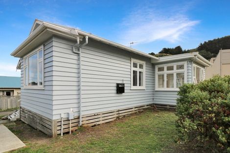 Photo of property in 39 Happy Valley Road, Owhiro Bay, Wellington, 6023