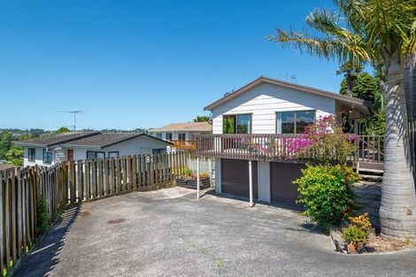 Photo of property in 1/8 Camilla Grove, Totara Vale, Auckland, 0629
