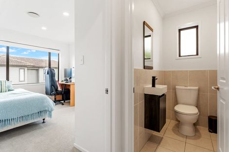 Photo of property in 15 Lagoon View, Gulf Harbour, Whangaparaoa, 0930