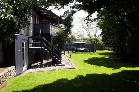 Photo of property in 4 Holloway Road, Omata, New Plymouth, 4374
