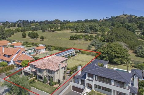 Photo of property in 11 Maungakiekie Avenue, Greenlane, Auckland, 1051