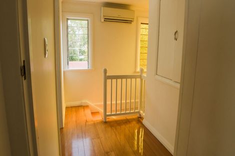 Photo of property in 27 Belle Vue Avenue, Northcote Point, Auckland, 0627