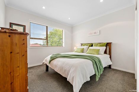 Photo of property in 27 Kurnell Drive, Botany Downs, Auckland, 2010