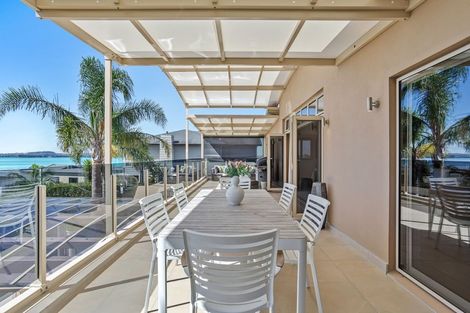 Photo of property in 8 Kawai Rise, Te Atatu Peninsula, Auckland, 0610