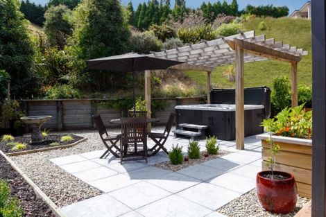 Photo of property in 34 Piro Place, Acacia Bay, Taupo, 3385