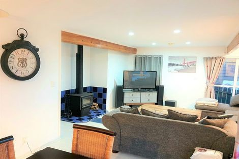 Photo of property in 6 Da Vinci Place, West Harbour, Auckland, 0618