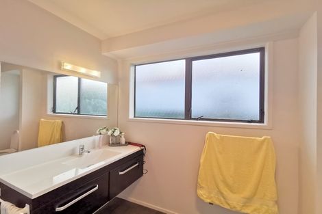 Photo of property in 10 Granville Drive, Massey, Auckland, 0614