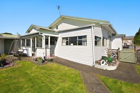 Photo of property in 30 Memorial Place, Waitara, 4320