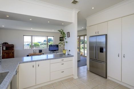 Photo of property in 31 Flaxmere Street, Waikanae Beach, Waikanae, 5036